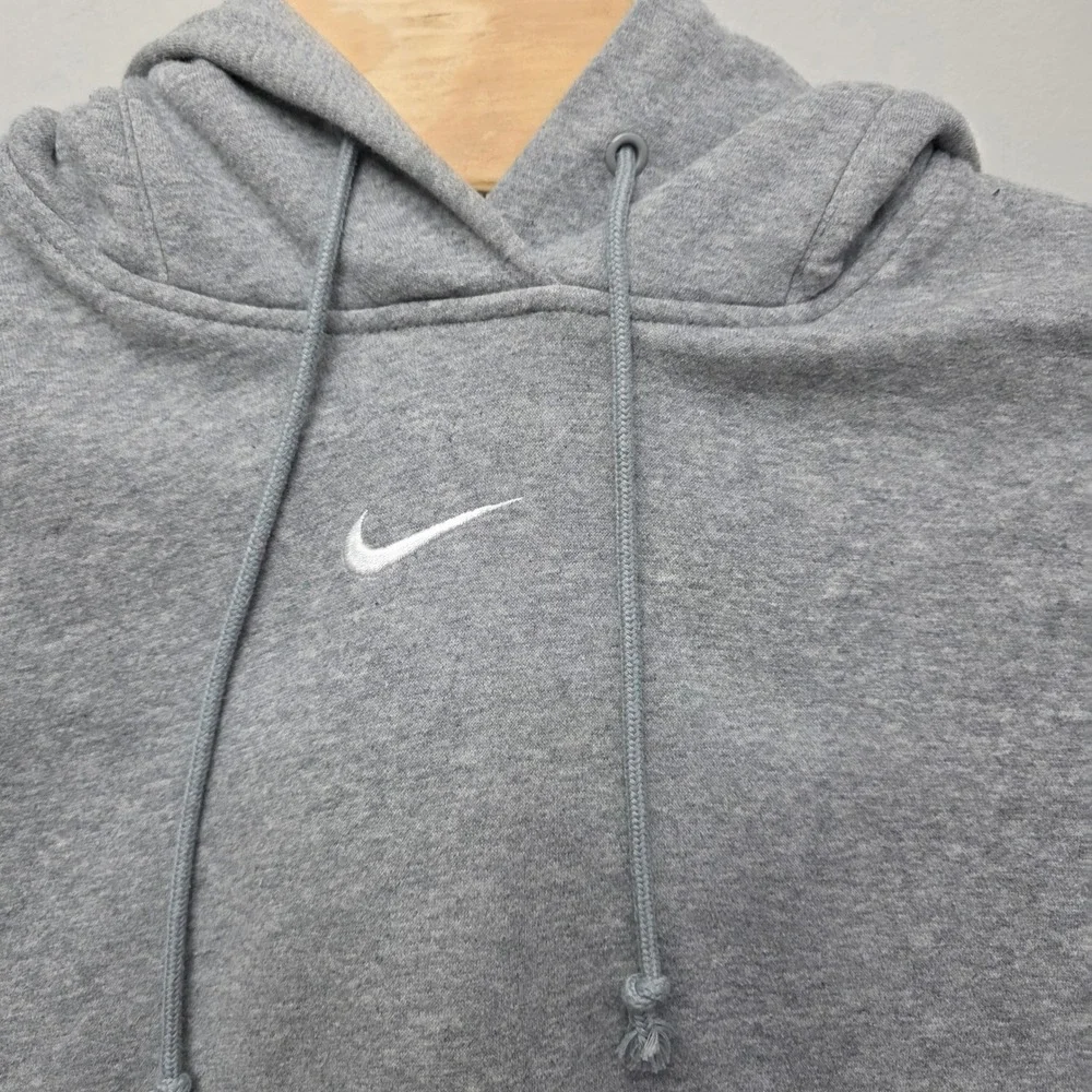 Nike sportswear essential